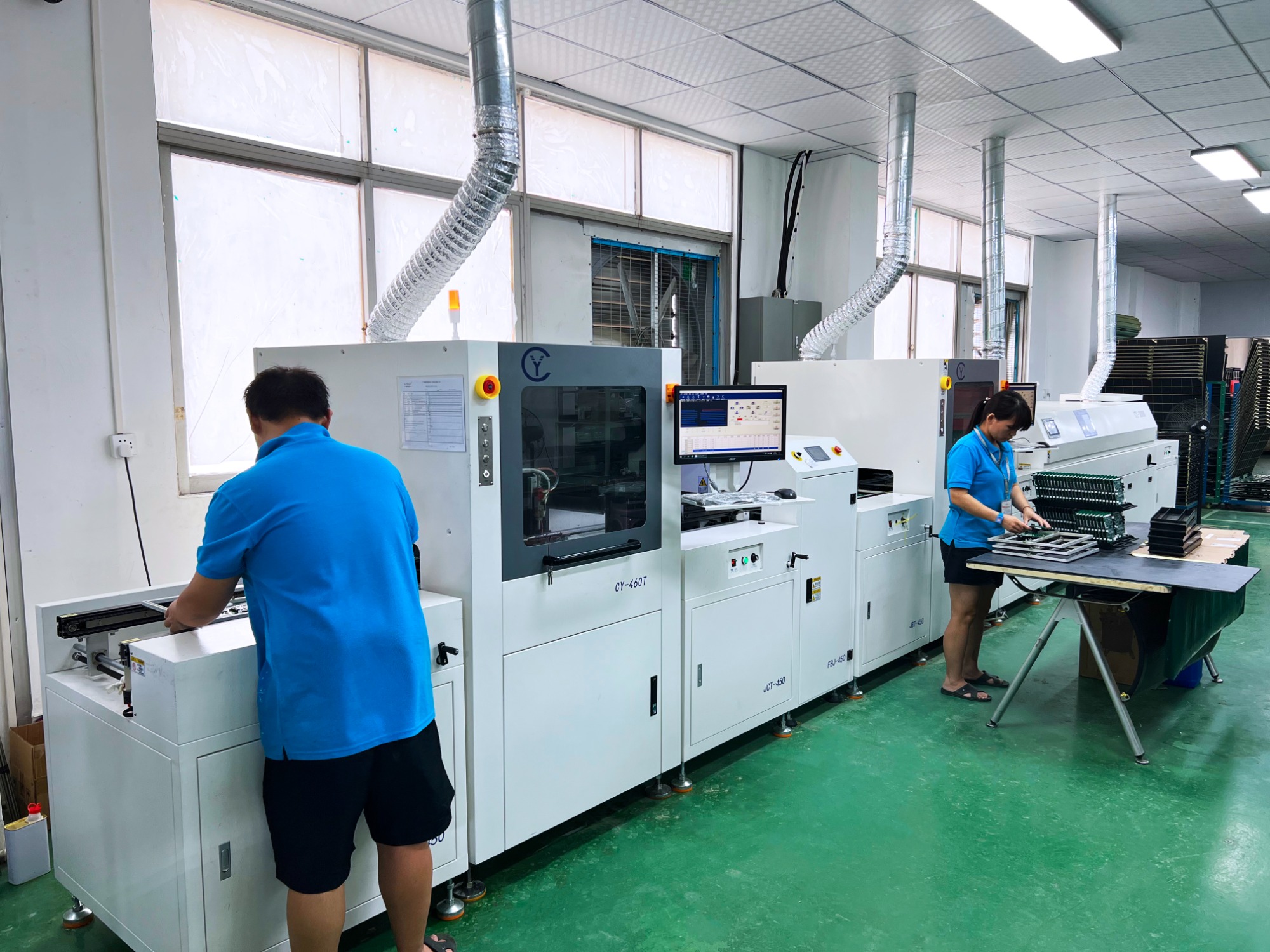 SMT貼片加工廠(chǎng)的三防漆自動(dòng)涂覆設備